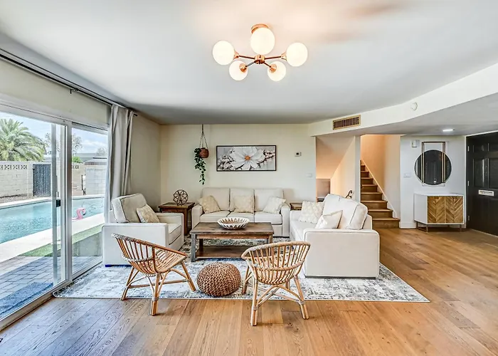 Holiday home Mulberry Residence, With Heated Pool, Sleeps 15, Pet Friendly