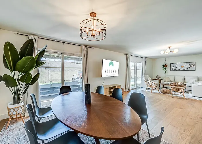 Holiday home Mulberry Residence, With Heated Pool, Sleeps 15, Pet Friendly Scottsdale