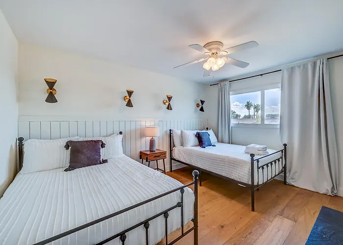 Holiday home Mulberry Residence, With Heated Pool, Sleeps 15, Pet Friendly *