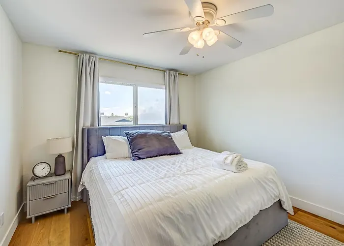 Mulberry Residence, With Heated Pool, Sleeps 15, Pet Friendly Holiday home