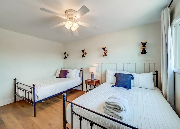Mulberry Residence, With Heated Pool, Sleeps 15, Pet Friendly *
