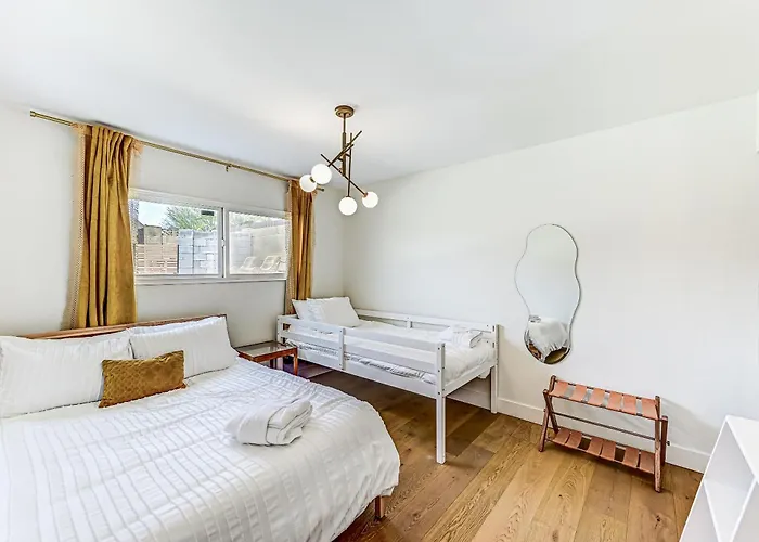 Holiday home Mulberry Residence, With Heated Pool, Sleeps 15, Pet Friendly Scottsdale