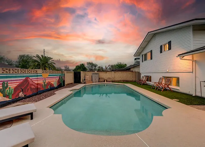 Mulberry Residence, With Heated Pool, Sleeps 15, Pet Friendly Scottsdale