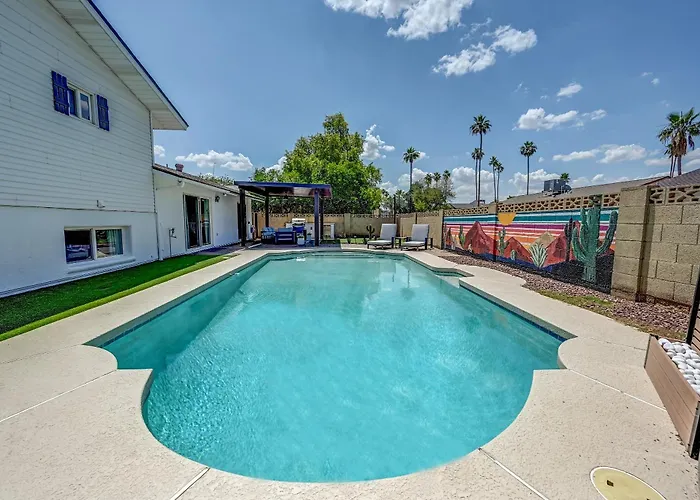Mulberry Residence, With Heated Pool, Sleeps 15, Pet Friendly Scottsdale