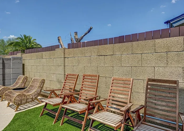 Mulberry Residence, With Heated Pool, Sleeps 15, Pet Friendly